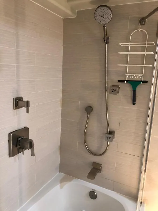 Luxury One Bed/Bath Condo W/ Parking On Whyte Ave Edmonton
