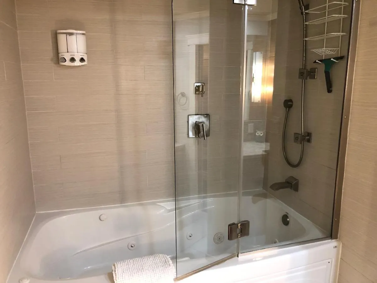 Luxury One Bed/Bath Condo W/ Parking On Whyte Ave Edmonton 0*,